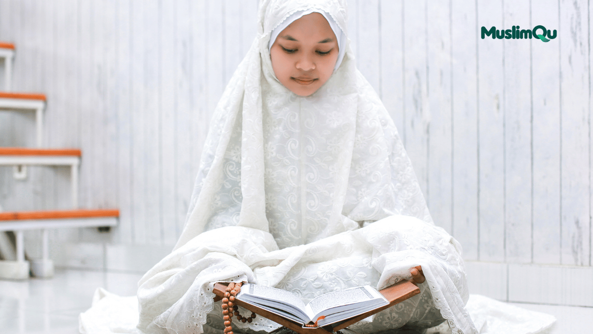 Fadhilah Membaca Surah Al-Mulk Sebelum Tidur: Amalan Penyelamat dari Siksa Kubur